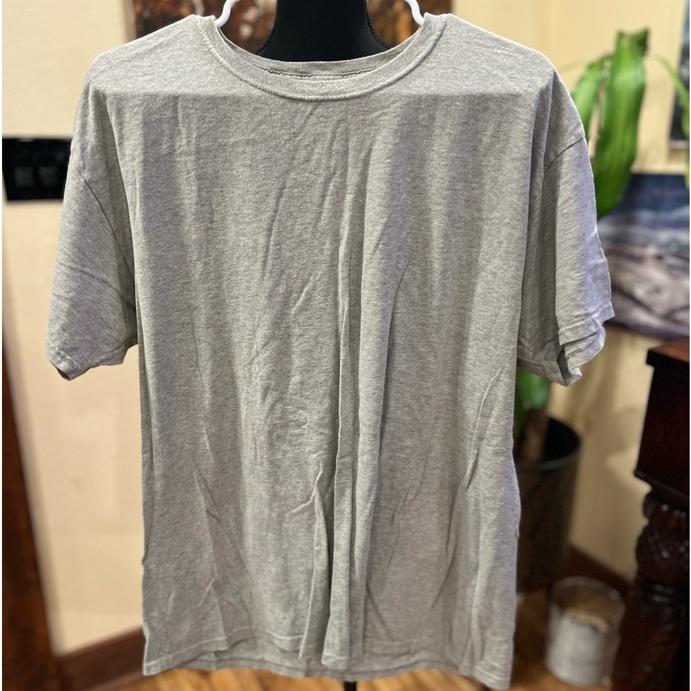 Fruit of the Loom t-shirt size large in used condition. Bundle of three